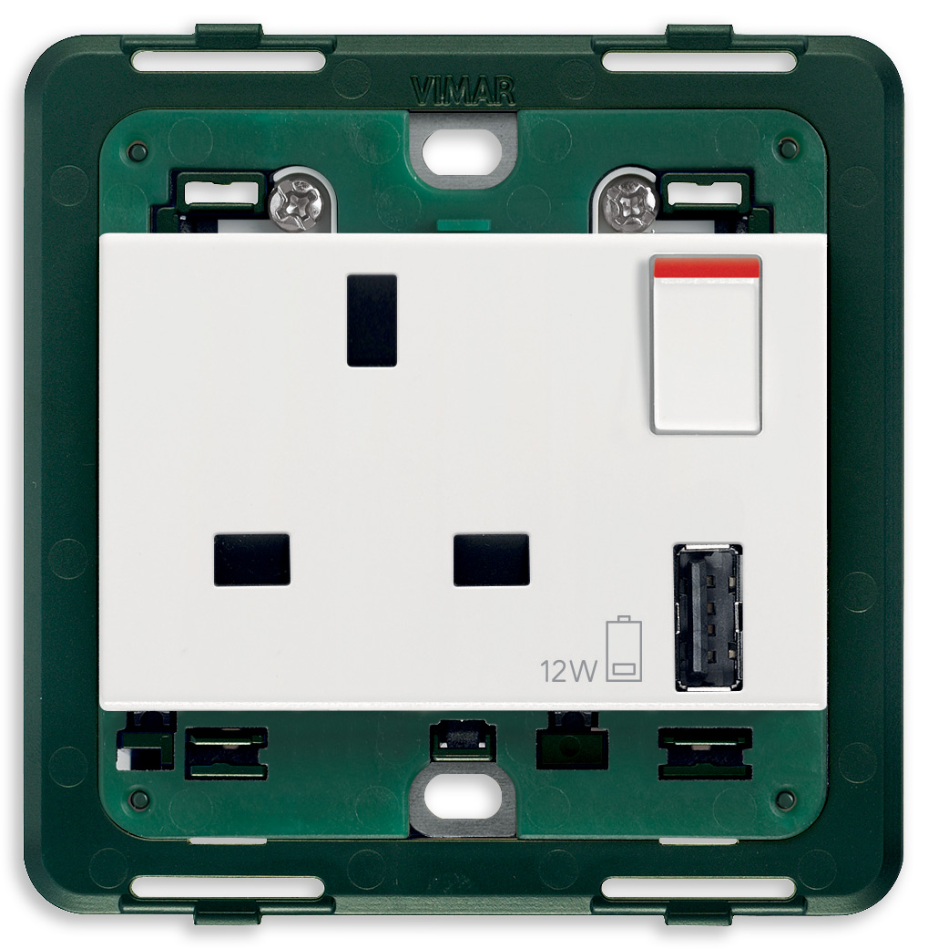2P+E13ABS utičnica+crveni prekidač+A-USB bijela