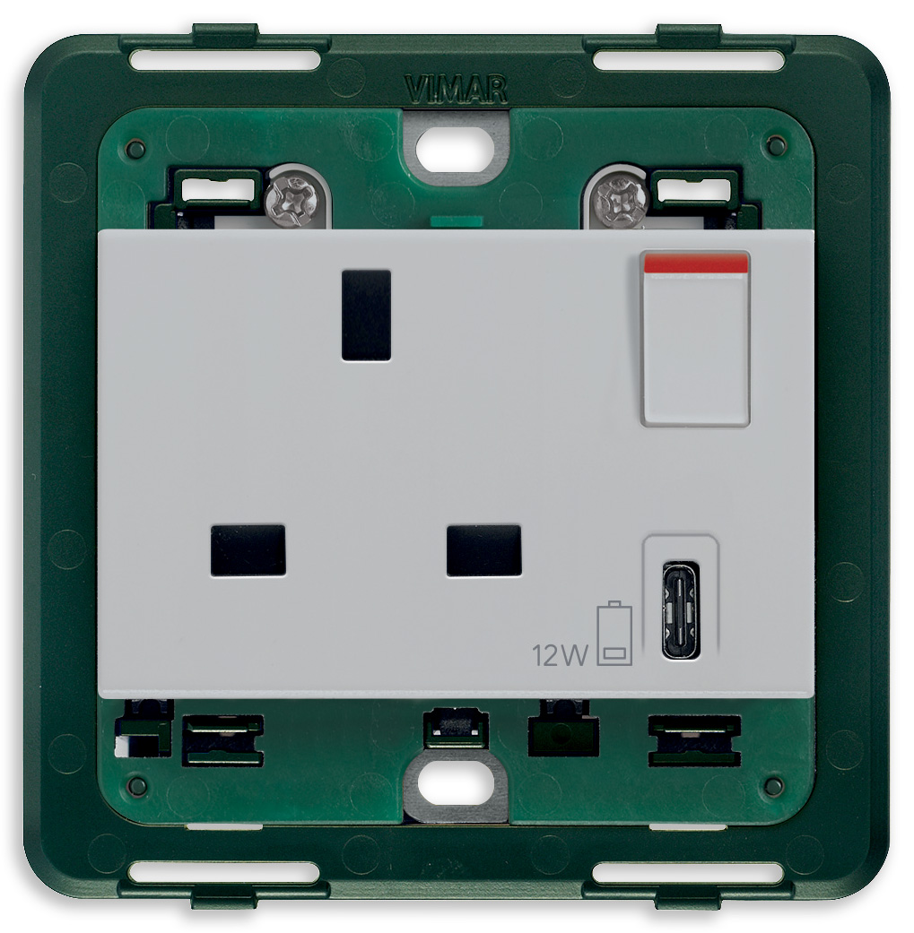 2P+E13ABS utičnica+crveni prekidač+C-USB srebrna