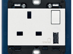 2P+E13ABS utičnica+crveni prekidač+A-USB bijela
