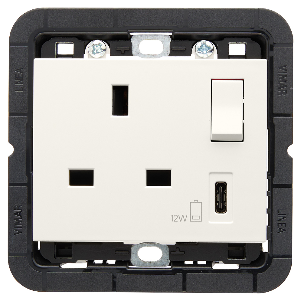 2P+E13ABS utičnica+crveni prekidač+C-USB bijela